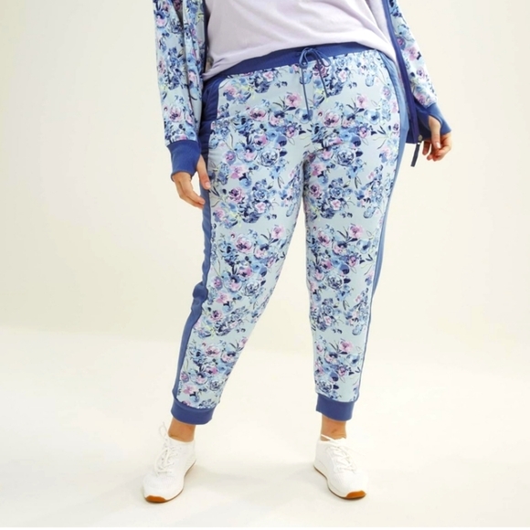 Vera Bradley Women's Plus Active pants - Picture 2 of 5